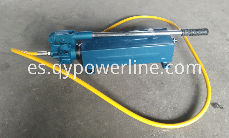 Manual hydraulic hand pump